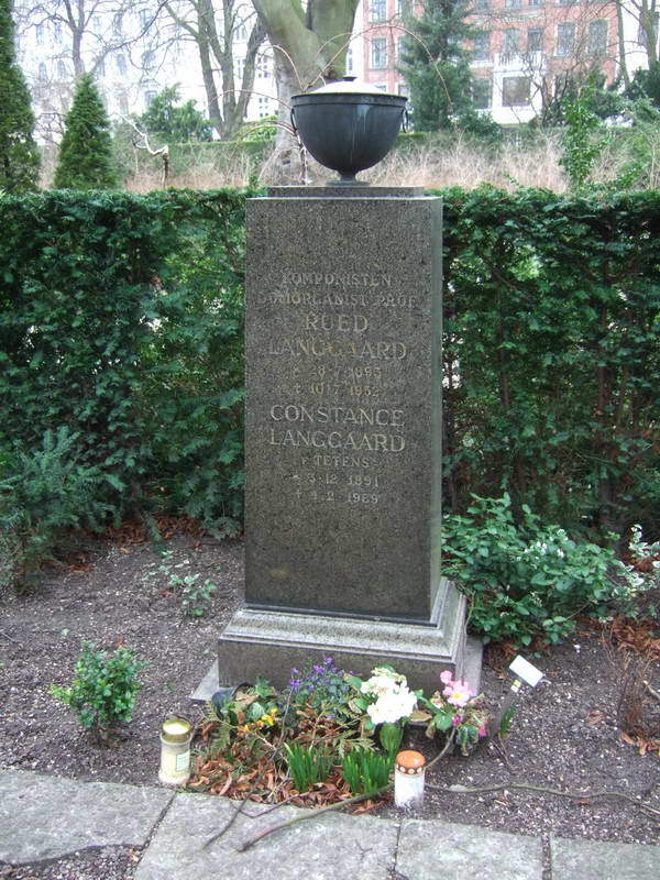 Billede af gravsten p&aring; Holmens Kirkeg&aring;rd