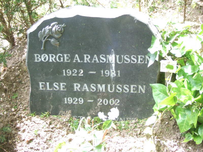 Billede af gravsten p&aring; Holmens Kirkeg&aring;rd