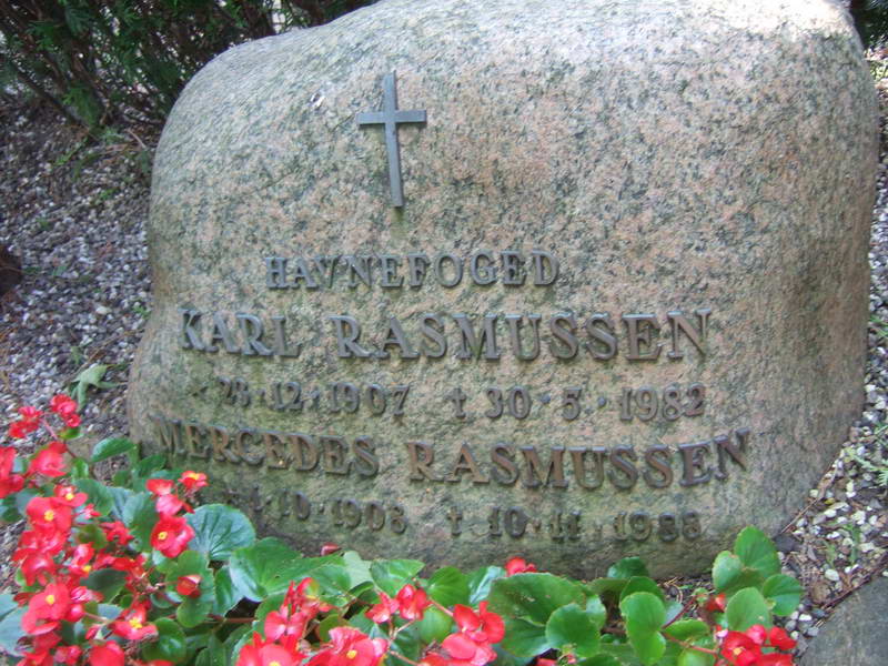 Billede af gravsten p&aring; Holmens Kirkeg&aring;rd