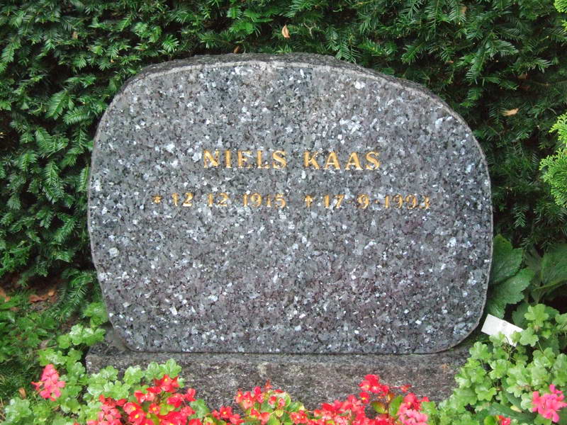 Billede af gravsten p&aring; Holmens Kirkeg&aring;rd