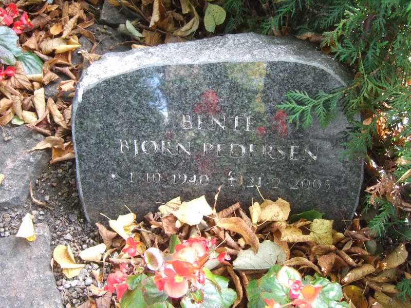 Billede af gravsten p&aring; Holmens Kirkeg&aring;rd