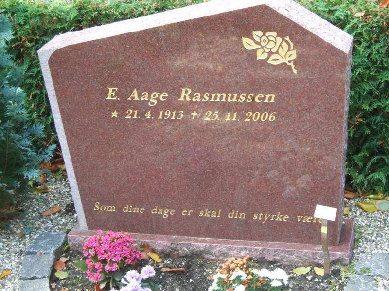 Billede af gravsten p&aring; Holmens Kirkeg&aring;rd
