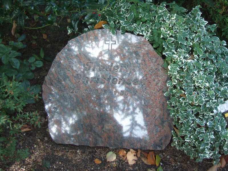 Billede af gravsten p&aring; Holmens Kirkeg&aring;rd