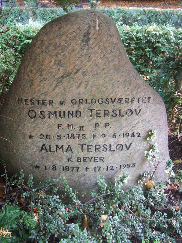 Billede af gravsten p&aring; Holmens Kirkeg&aring;rd