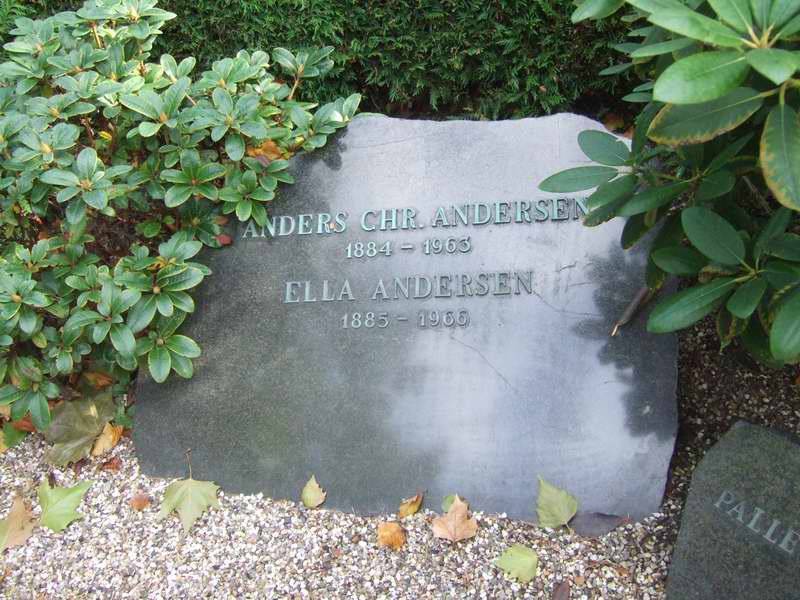 Billede af gravsten p&aring; Holmens Kirkeg&aring;rd