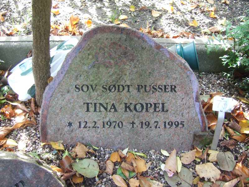 Billede af gravsten p&aring; Holmens Kirkeg&aring;rd