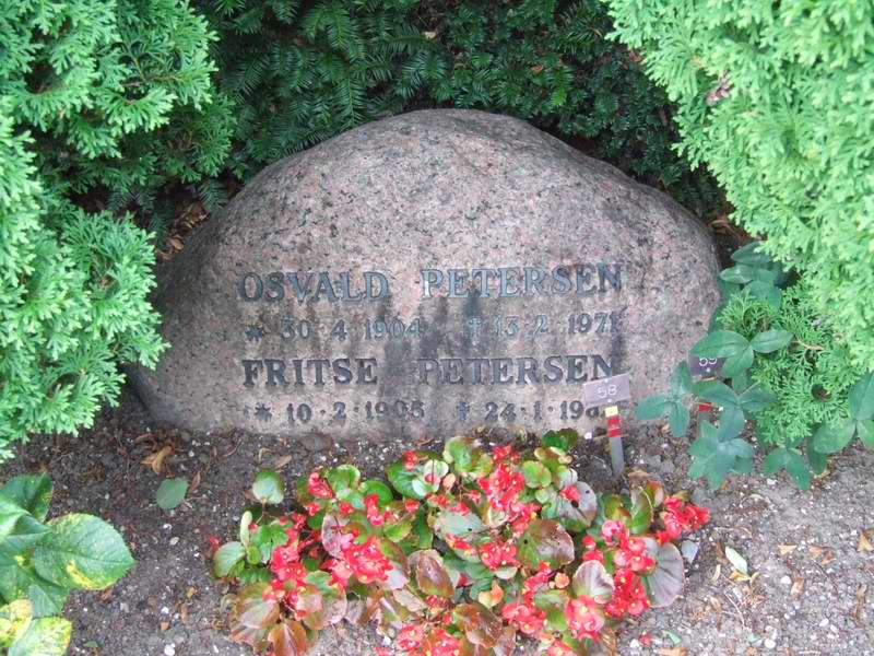 Billede af gravsten p&aring; Holmens Kirkeg&aring;rd