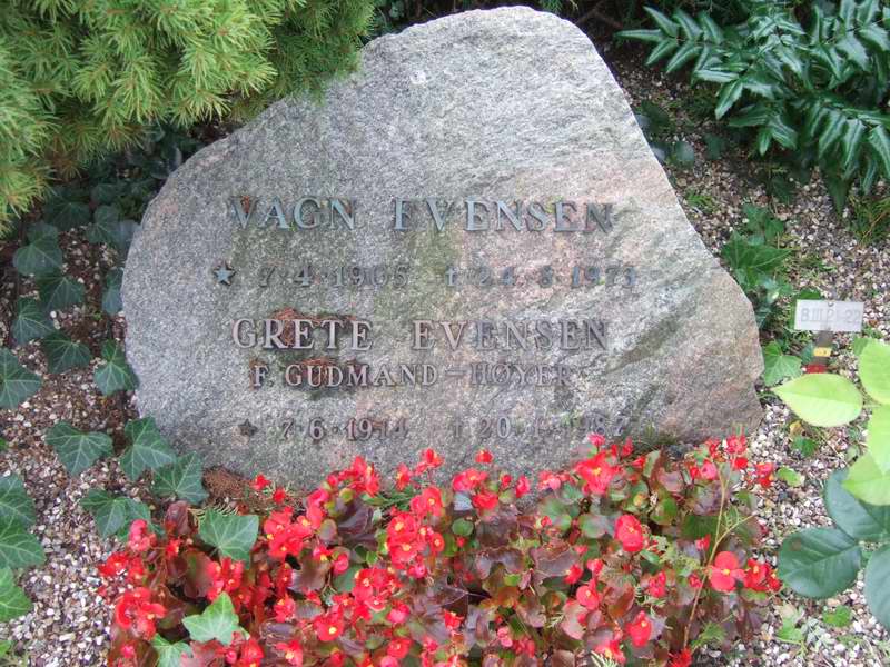 Billede af gravsten p&aring; Holmens Kirkeg&aring;rd