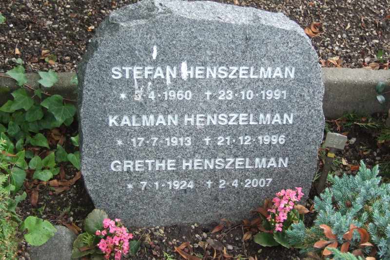 Billede af gravsten p&aring; Holmens Kirkeg&aring;rd