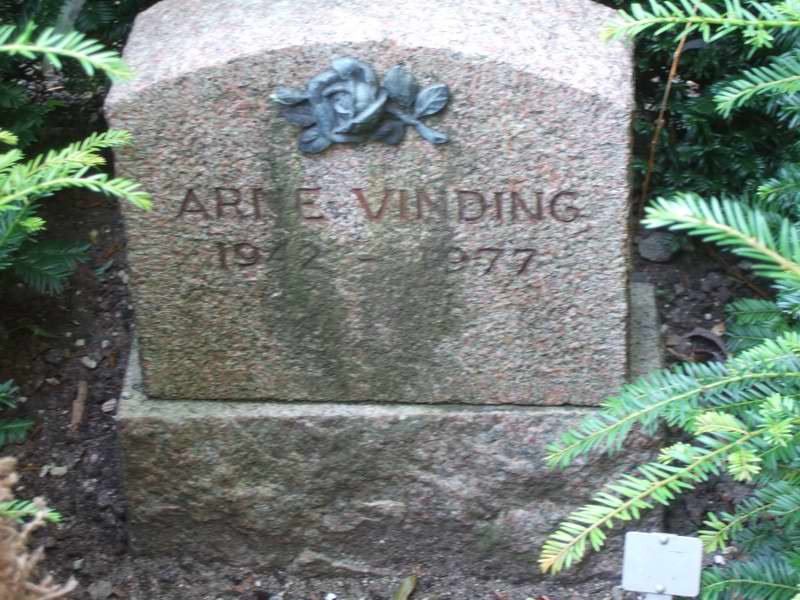 Billede af gravsten p&aring; Holmens Kirkeg&aring;rd