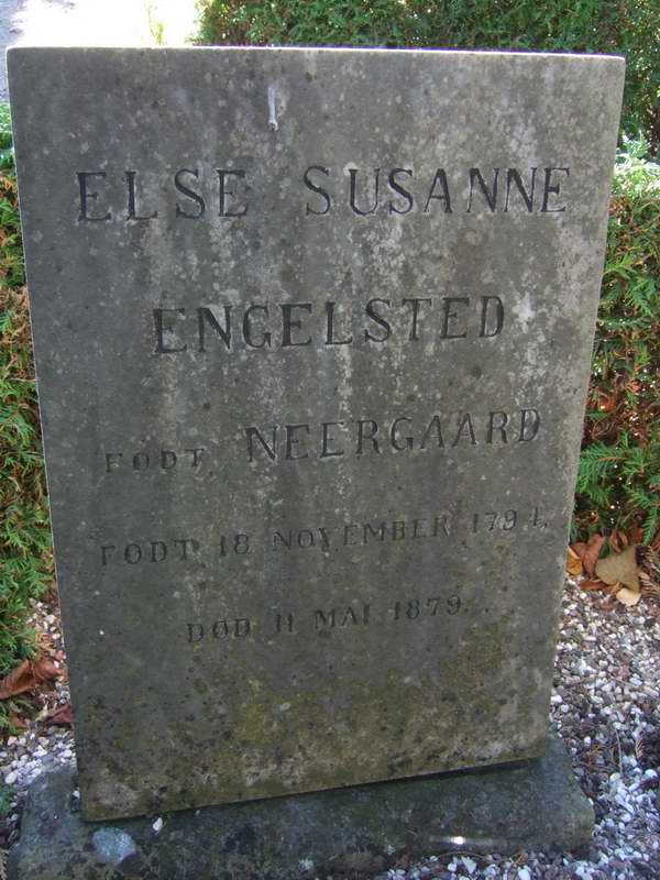 Billede af gravsten p&aring; Holmens Kirkeg&aring;rd