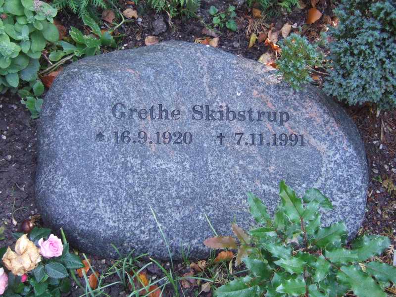 Billede af gravsten p&aring; Holmens Kirkeg&aring;rd