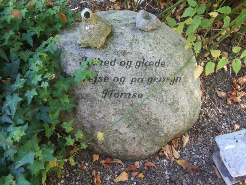 Billede af gravsten p&aring; Holmens Kirkeg&aring;rd