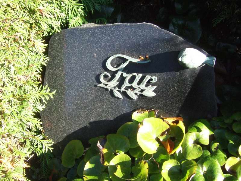 Billede af gravsten p&aring; Holmens Kirkeg&aring;rd