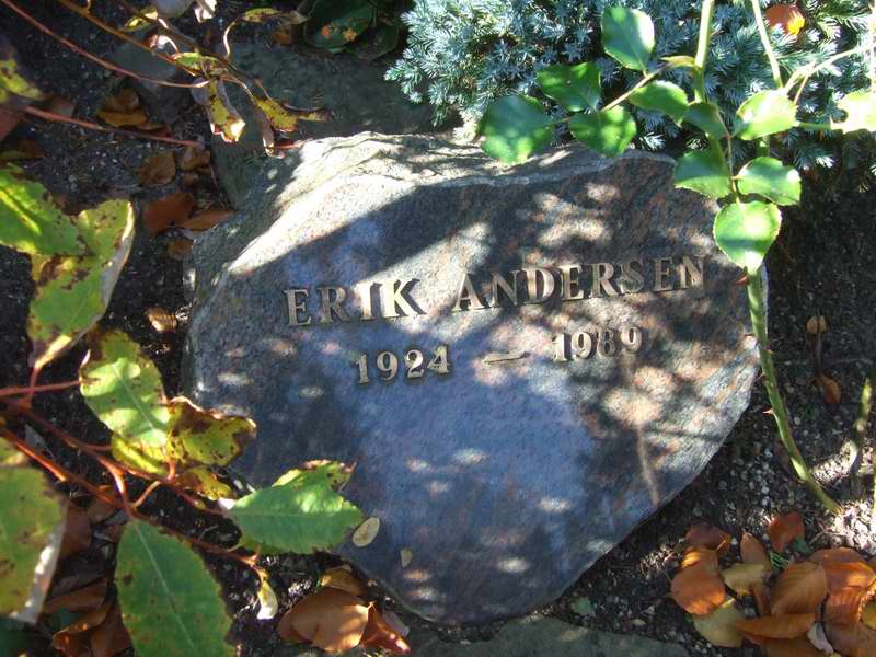 Billede af gravsten p&aring; Holmens Kirkeg&aring;rd