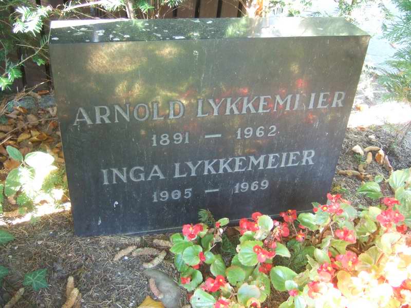 Billede af gravsten p&aring; Holmens Kirkeg&aring;rd