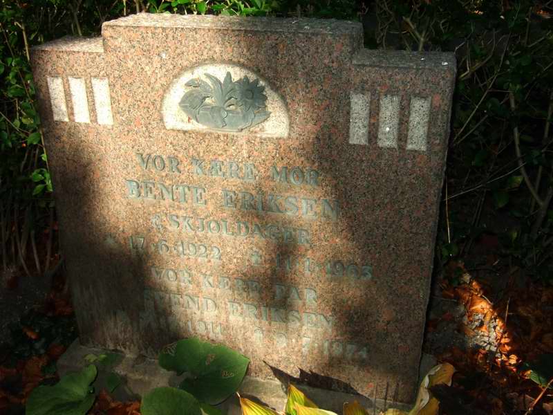 Billede af gravsten p&aring; Holmens Kirkeg&aring;rd