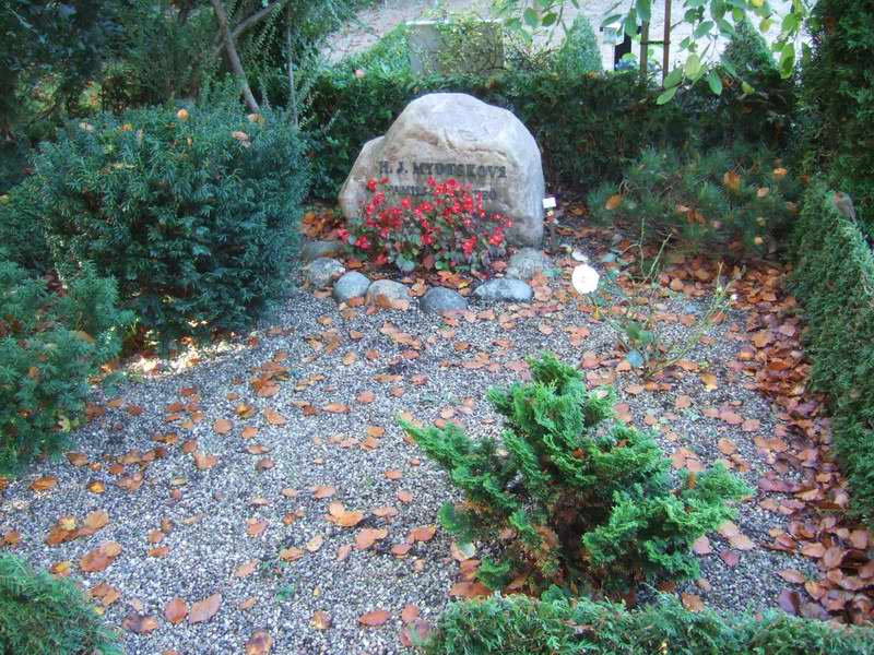 Billede af gravsten p&aring; Holmens Kirkeg&aring;rd