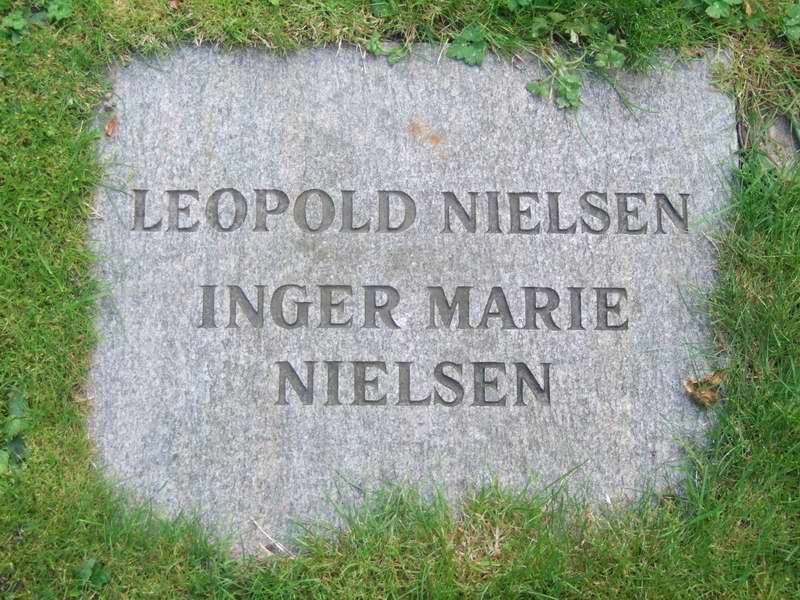 Billede af gravsten p&aring; Holmens Kirkeg&aring;rd
