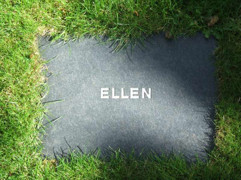 Billede af gravsten p&aring; Holmens Kirkeg&aring;rd