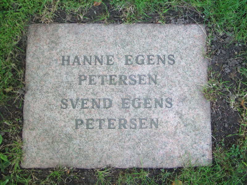 Billede af gravsten p&aring; Holmens Kirkeg&aring;rd