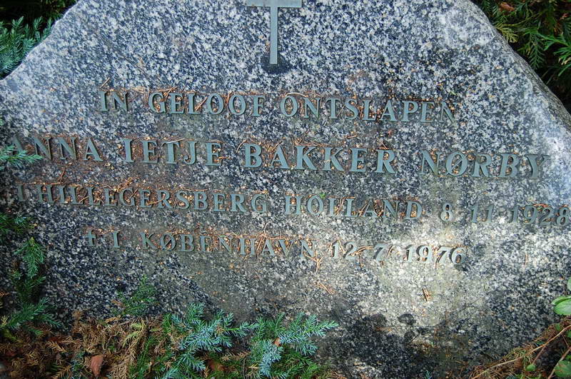 Billede af gravsten p&aring; Holmens Kirkeg&aring;rd