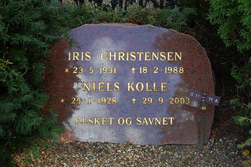 Billede af gravsten p&aring; Holmens Kirkeg&aring;rd