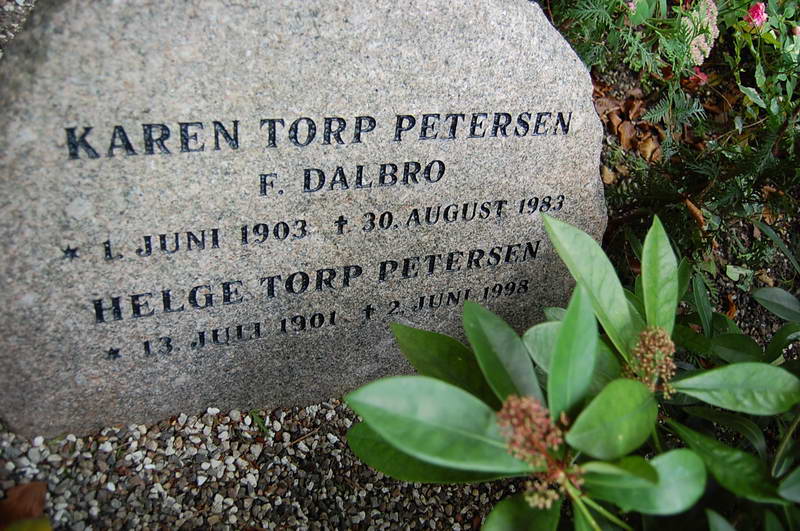 Billede af gravsten p&aring; Holmens Kirkeg&aring;rd