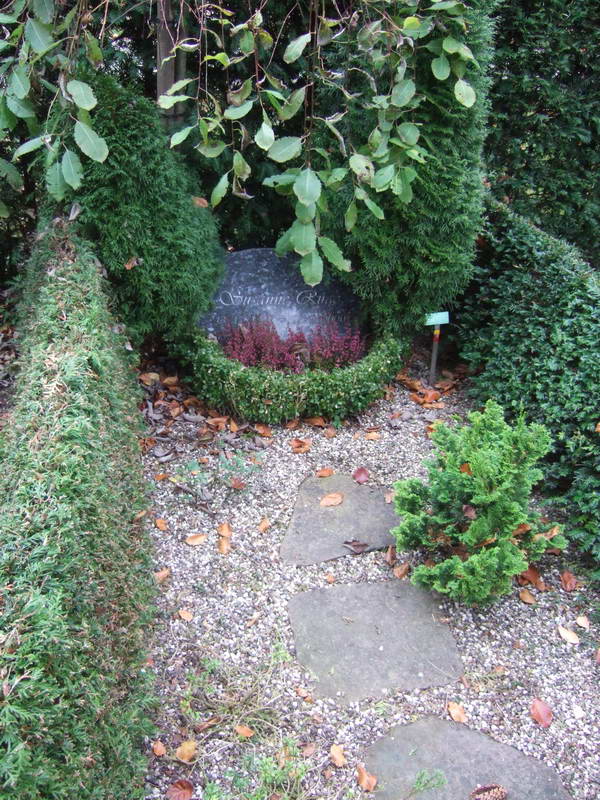 Billede af gravsten p&aring; Holmens Kirkeg&aring;rd