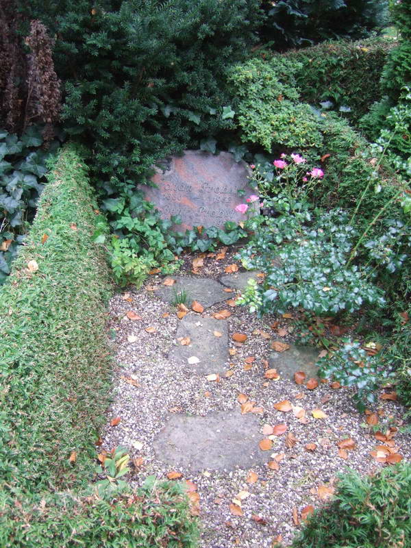 Billede af gravsten p&aring; Holmens Kirkeg&aring;rd