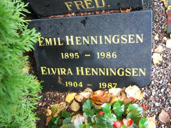 Billede af gravsten p&aring; Holmens Kirkeg&aring;rd