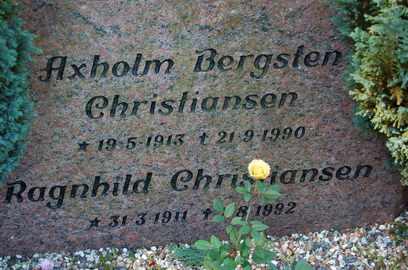 Billede af gravsten p&aring; Holmens Kirkeg&aring;rd