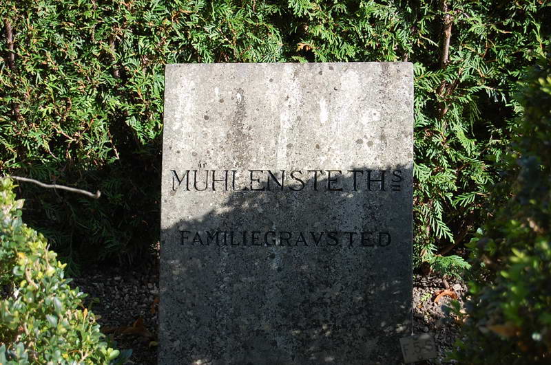 Billede af gravsten p&aring; Holmens Kirkeg&aring;rd