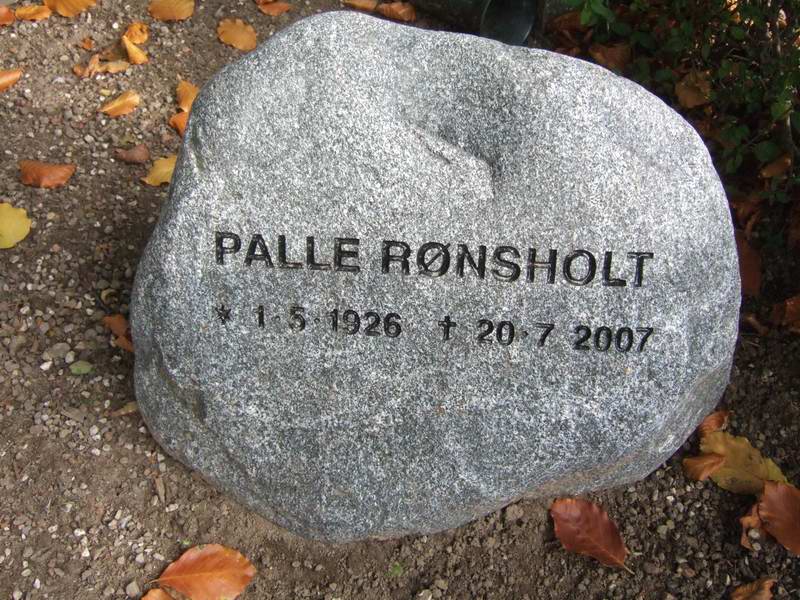 Billede af gravsten p&aring; Holmens Kirkeg&aring;rd
