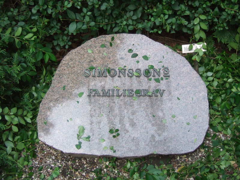 Billede af gravsten på Holmens Kirkegård