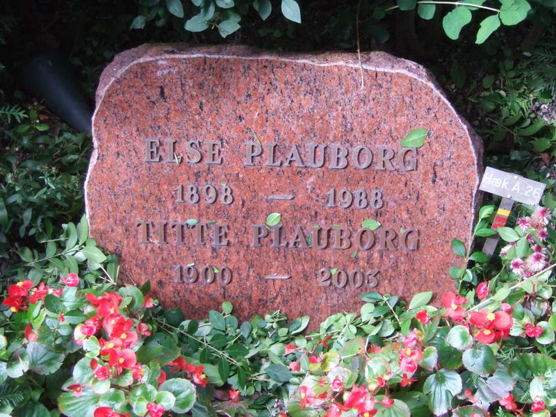 Billede af gravsten på Holmens Kirkegård