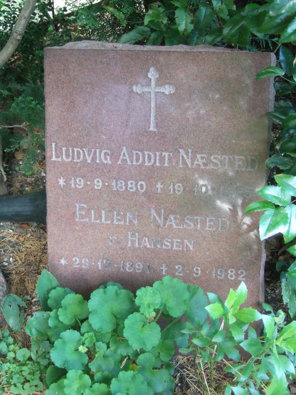 Billede af gravsten på Holmens Kirkegård