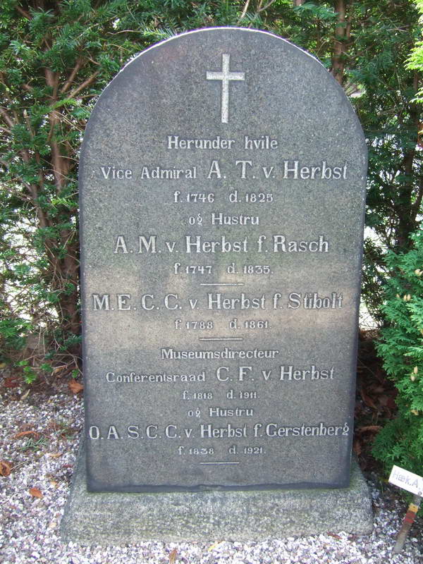 Billede af gravsten på Holmens Kirkegård