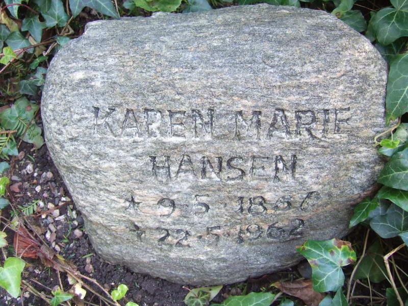 Billede af gravsten på Holmens Kirkegård
