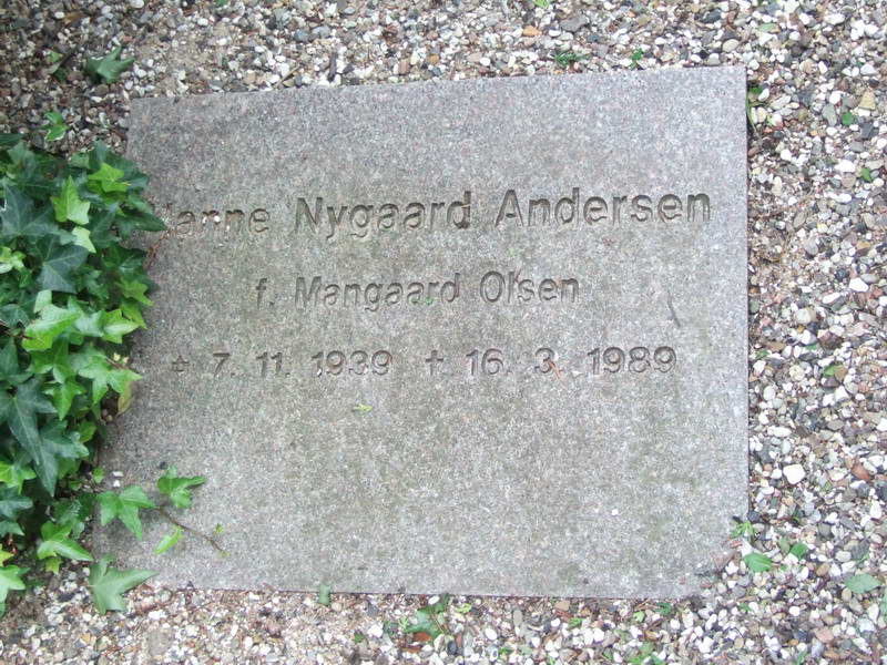Billede af gravsten på Holmens Kirkegård