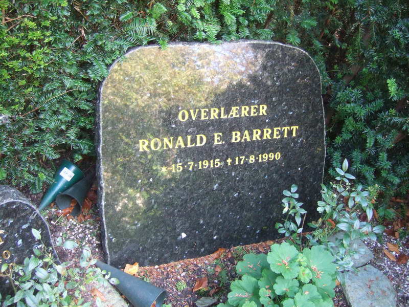 Billede af gravsten på Holmens Kirkegård