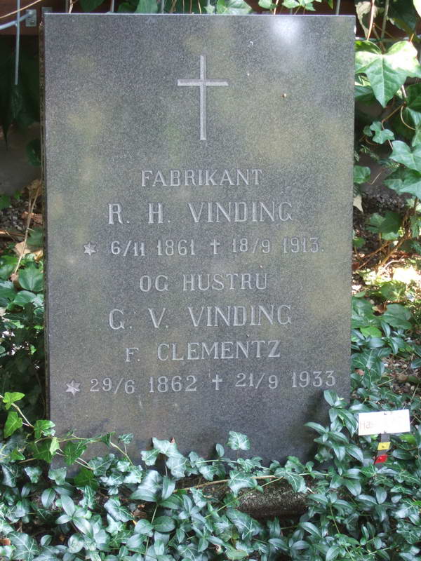 Billede af gravsten på Holmens Kirkegård
