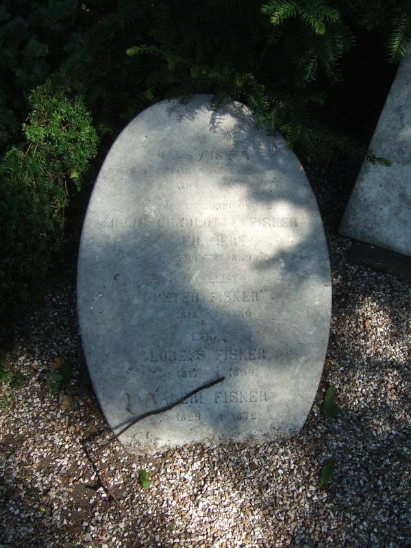 Billede af gravsten på Holmens Kirkegård