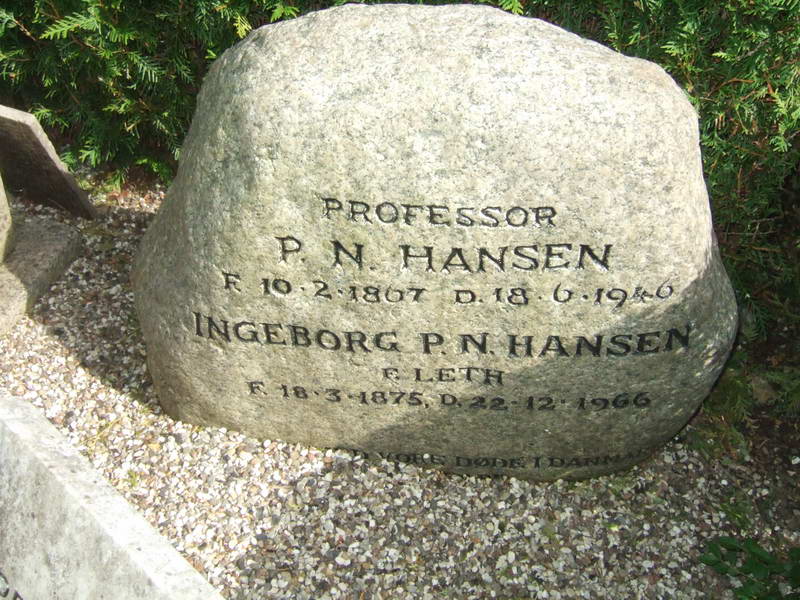 Billede af gravsten p&aring; Holmens Kirkeg&aring;rd