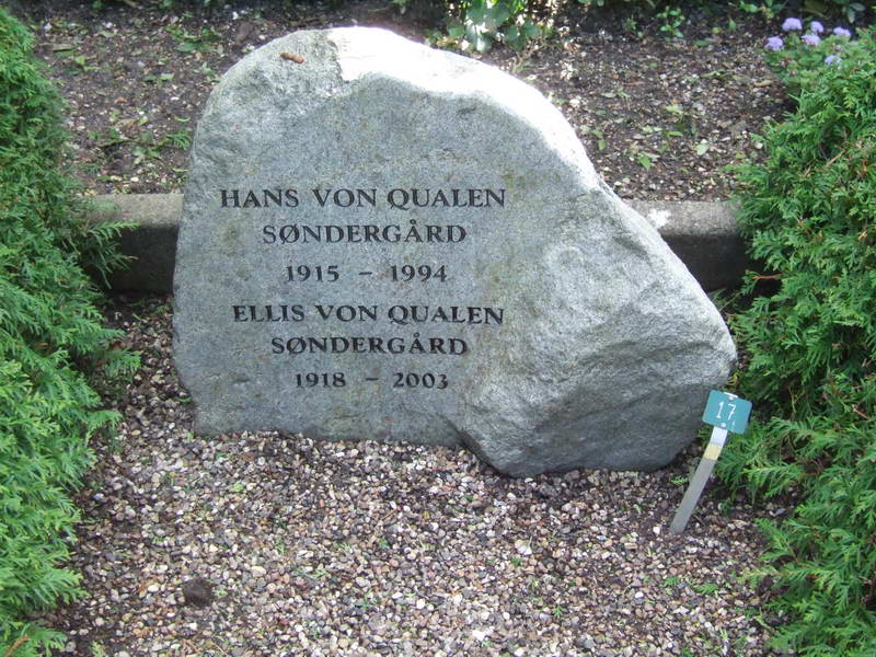 Billede af gravsten på Holmens Kirkegård