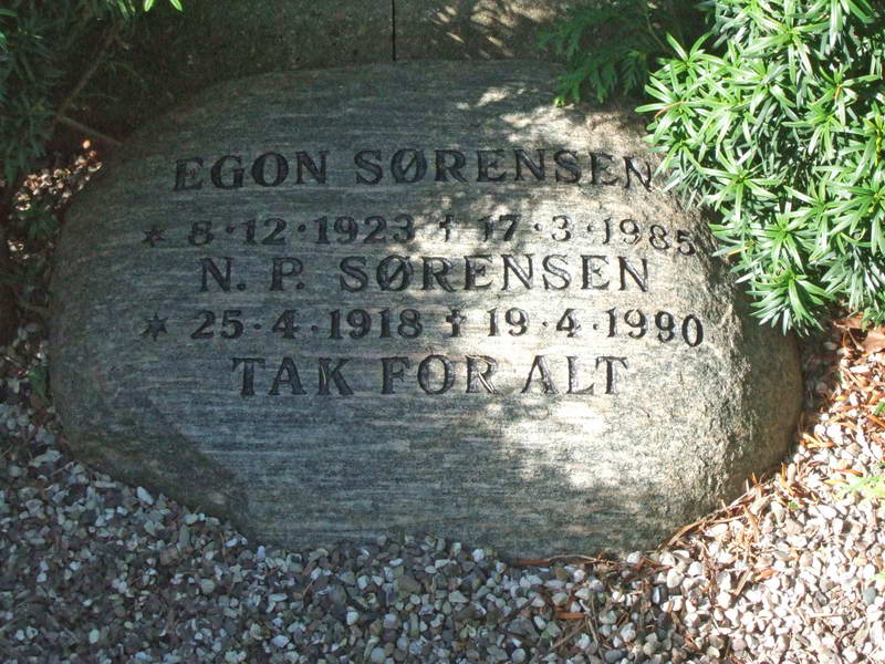 Billede af gravsten på Holmens Kirkegård