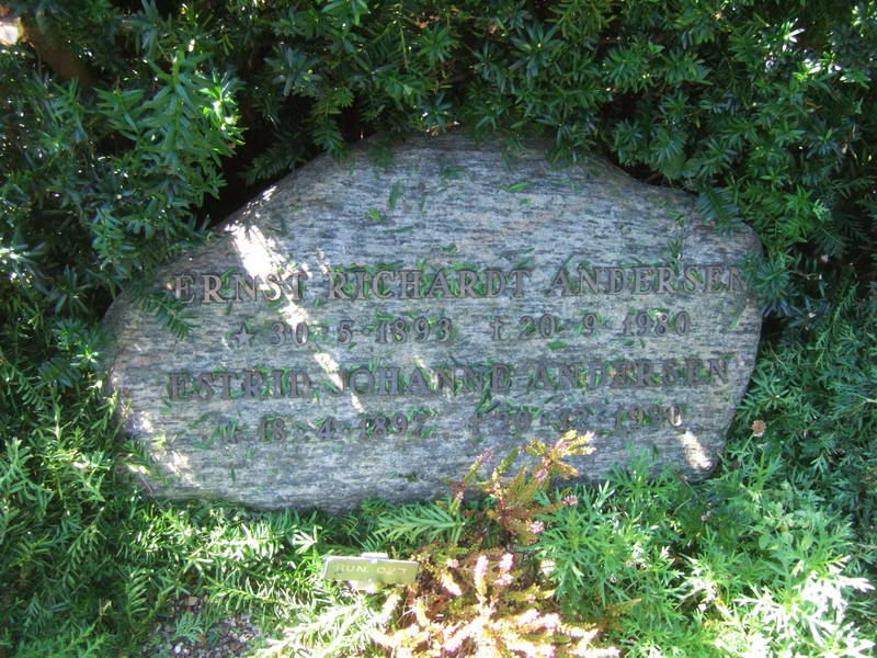 Billede af gravsten på Holmens Kirkegård