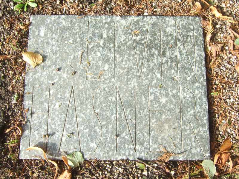 Billede af gravsten på Holmens Kirkegård