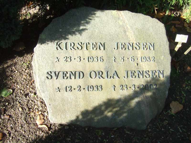 Billede af gravsten på Holmens Kirkegård