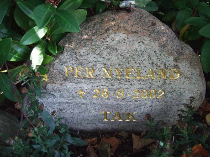 Billede af gravsten på Holmens Kirkegård
